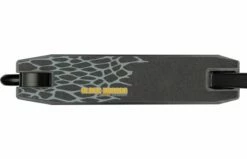 Black Dragon Stuntstep Gilded Tarragon Zwart Goud 8 Black Dragon Stuntstep Gilded Tarragon Zwart Goud -OUTDOOR SPEELGOED Winkel 1200x245 1