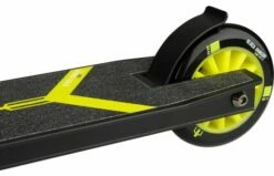 Black Dragon Stuntstep Vert Racer Zwart Fluor Geel -OUTDOOR SPEELGOED Winkel 1200x722 1