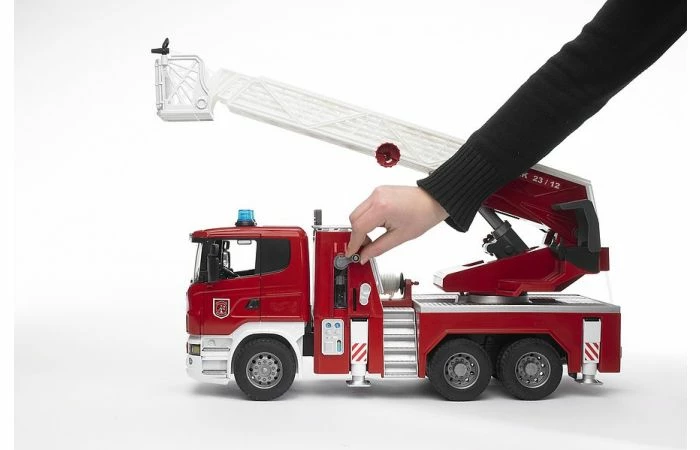 Bruder 3590 Scania R-Serie Brandweer Met Spuit En Sirene 3 Bruder 3590 Scania R-Serie Brandweer Met Spuit En Sirene
