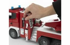 Bruder 3590 Scania R-Serie Brandweer Met Spuit En Sirene 12 Bruder 3590 Scania R-Serie Brandweer Met Spuit En Sirene -OUTDOOR SPEELGOED Winkel zand 4